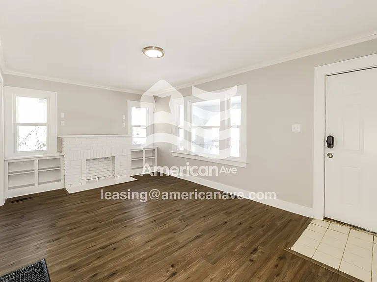 556912_002_living_room_14325550.jpg