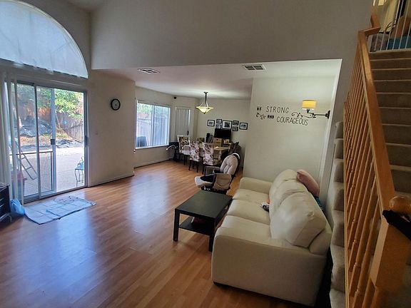 2nd image of 2241 Cuesta Dr