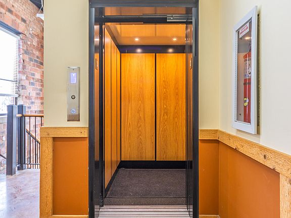2nd image of 525 Superior St #203