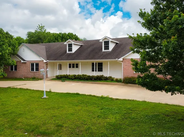 1304 SE 2nd St, Wagoner, OK 74467