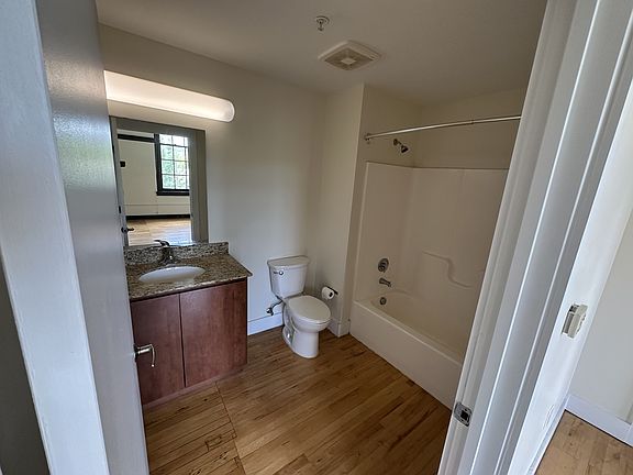 5th image of 1710 Bruce Ave #208