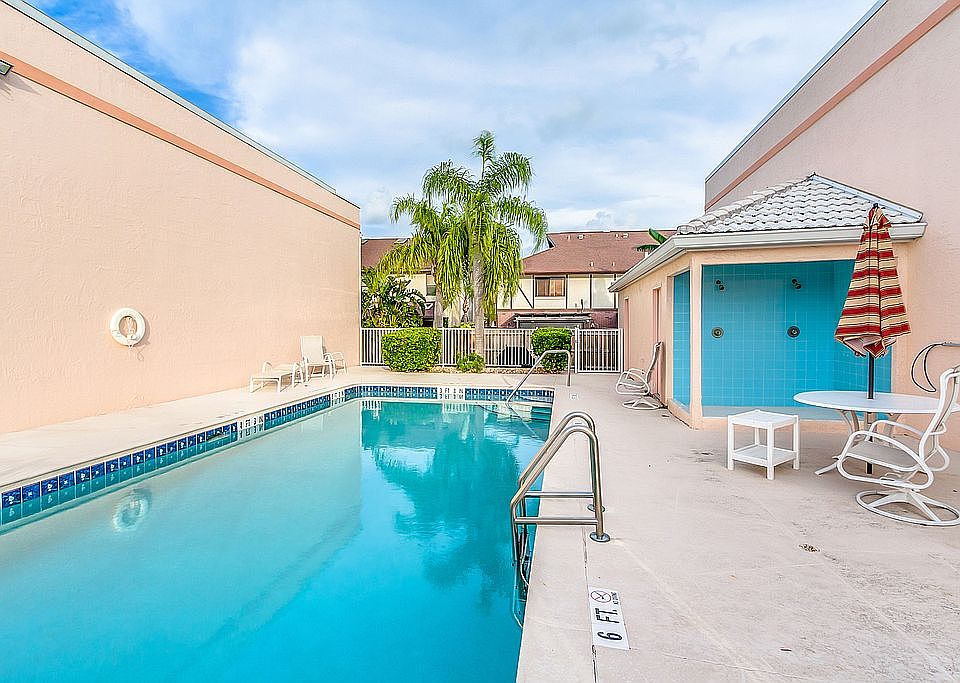 Nice Community Pool!