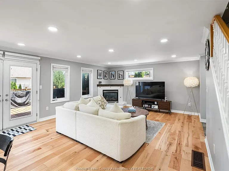 1376 Lakeview Ave — Photo 16