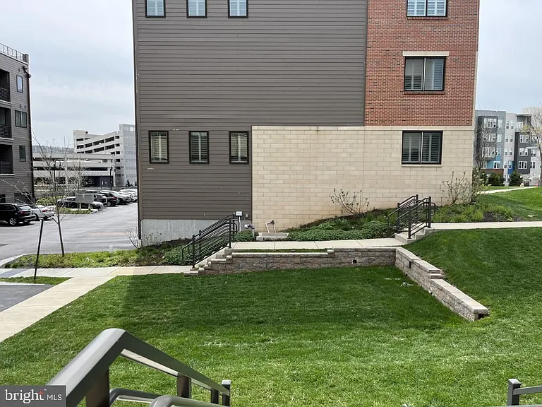 916 Lakeview Ct #36 — Photo 3