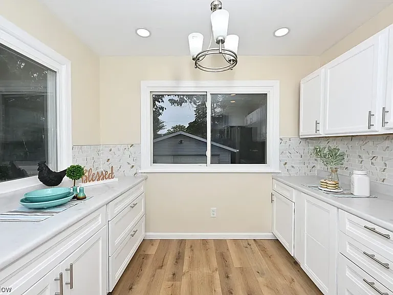 1088 Lexington Ave — Photo 7