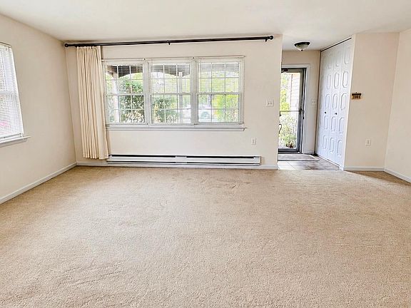 3rd image of 257 Edinburgh Drive