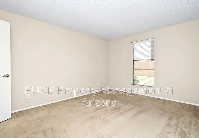 1224 E Evergreen St #102 — Photo 17