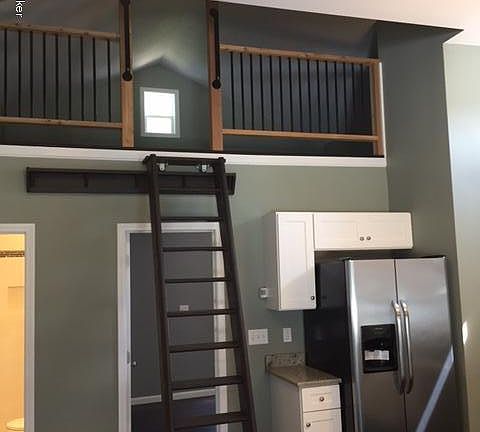 3rd image of 939 Goss Ave