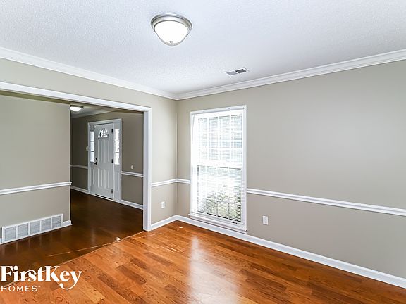 5th image of 8330 Shingle Oaks Cv