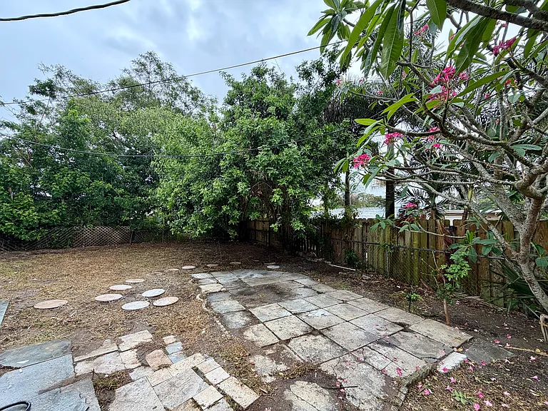 530 Mentone Rd #A — Photo 11
