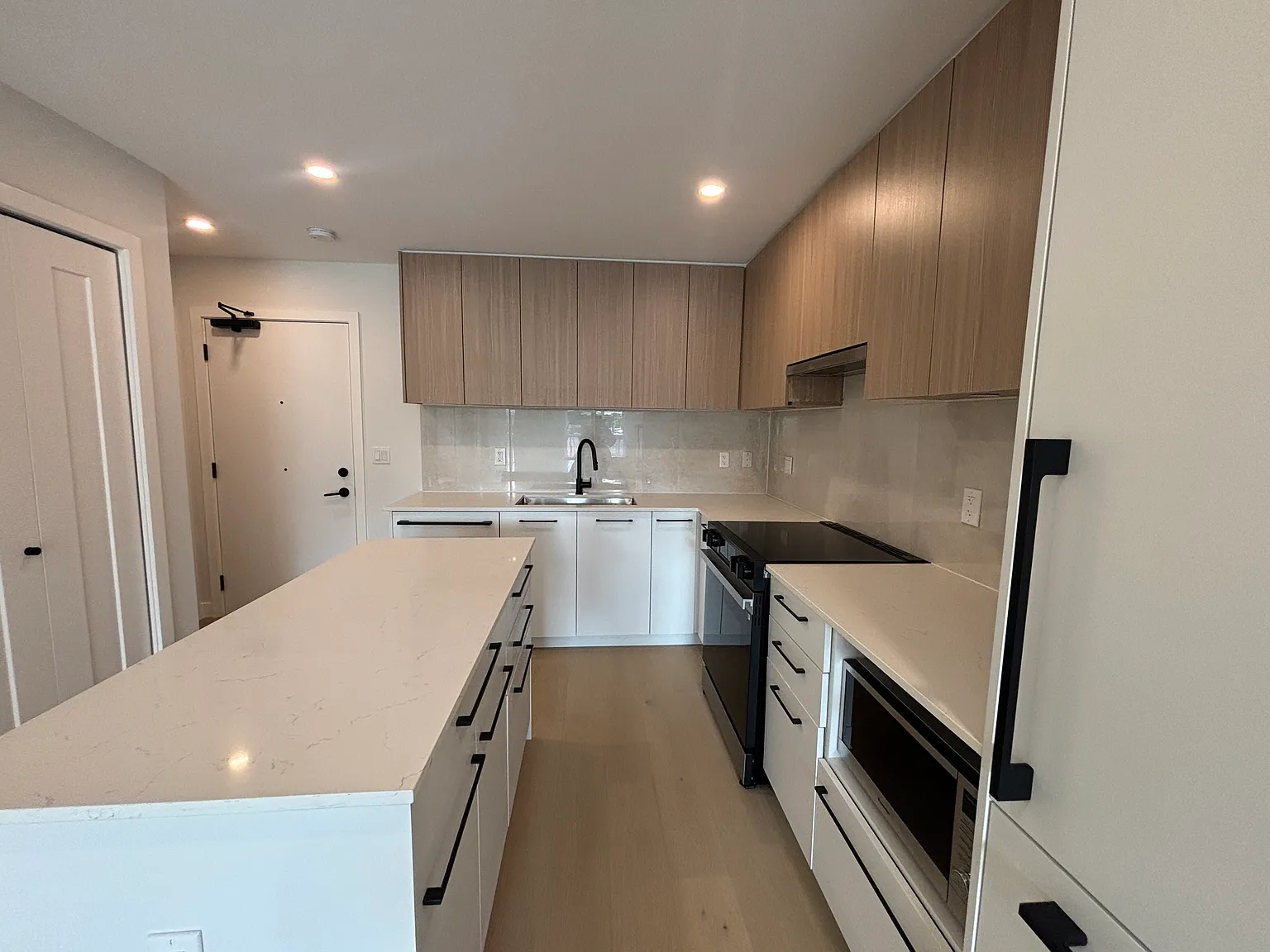 3 bed, 2.5 bath, 1300 sqft, $3,250 — Photo 3