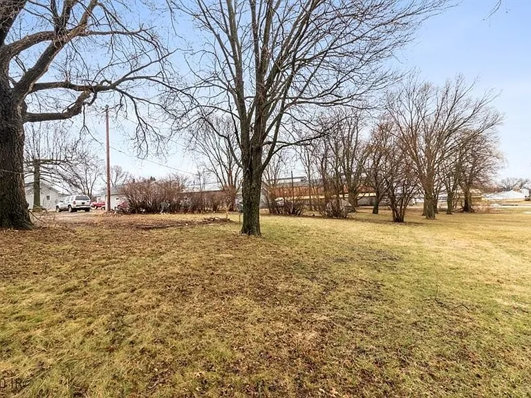 1011 Evelyn St — Photo 3