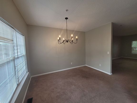 5th image of 607 Market Place Ln