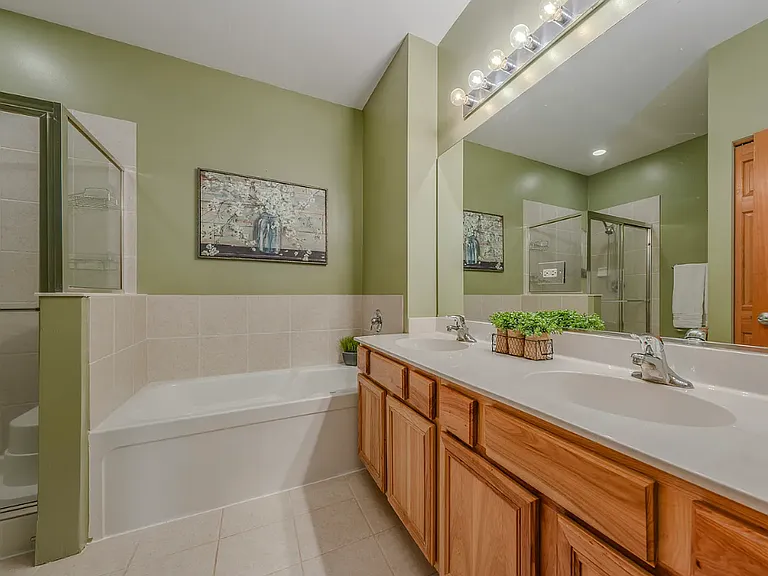 142 W Park Ave #D — Photo 6