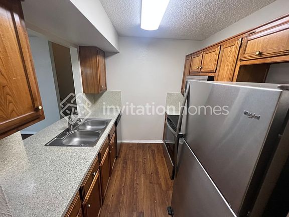 4th image of 1562 Sunset Village Dr