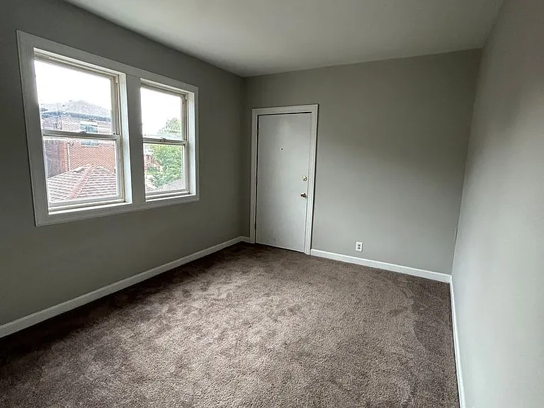 1243 W 32nd St #2R — Photo 6
