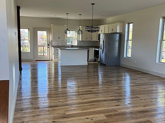 3rd image of 2864 Oak Hill Rd