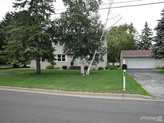 Edens 2016-9 Ext Front & Yard 1