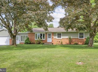 22 Center Rd, Douglassville, PA 19518