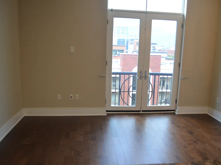 121 E McBee Ave — Photo 5