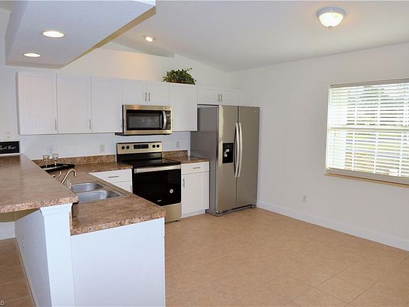 5th image of 4002 SW 1st Ave