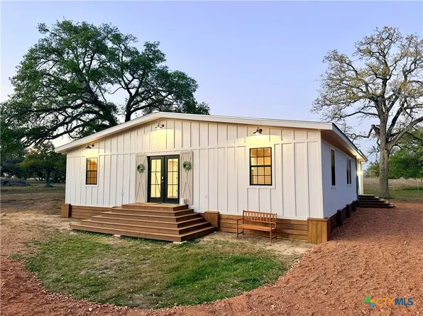 55 Rice Rd, Yoakum, TX 77995