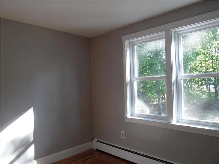 11-13 Saint George St — Photo 4