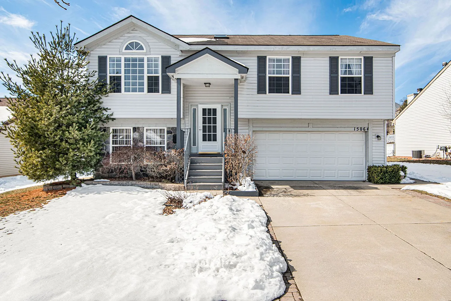 15064 Burrows Dr photo 1