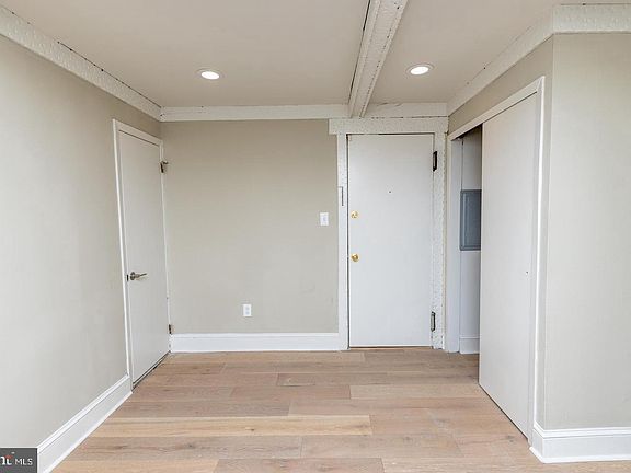 5th image of 901 Clinton St APT 3
