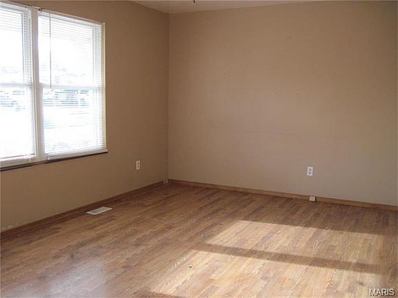 5th image of 1215 Wheaton Dr