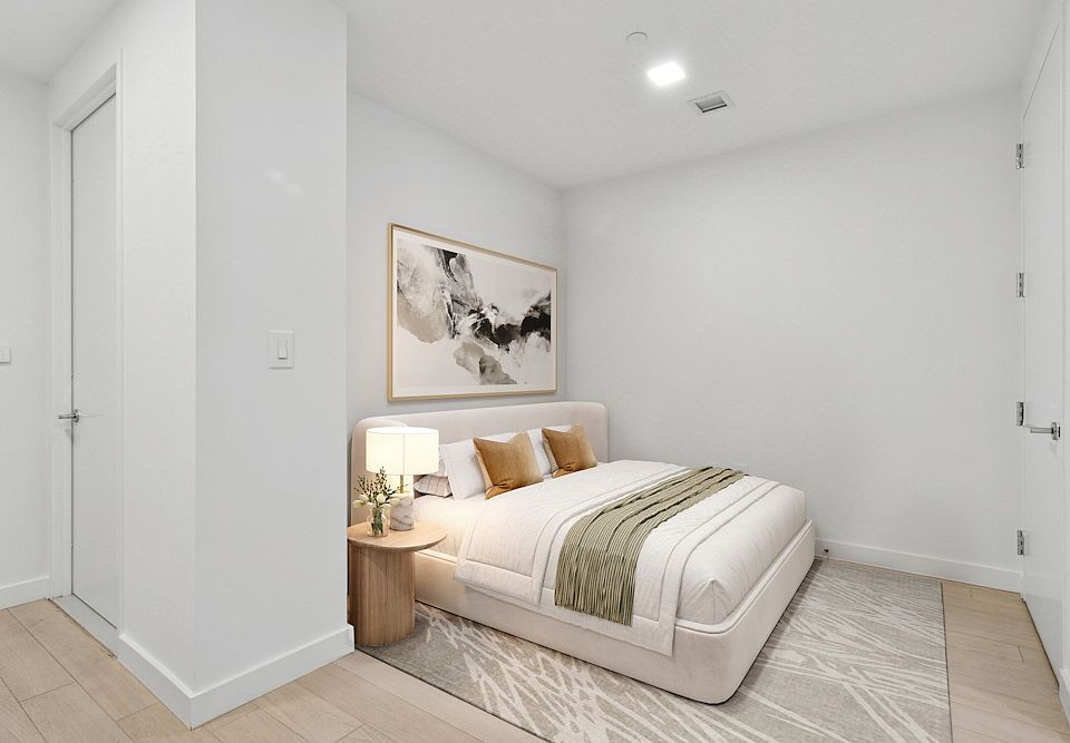 1st image of 20 Broad St APT 1520