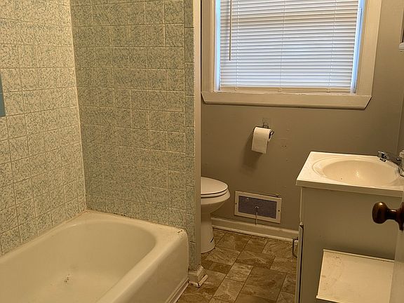 3rd image of 1534 W Waldo Ave
