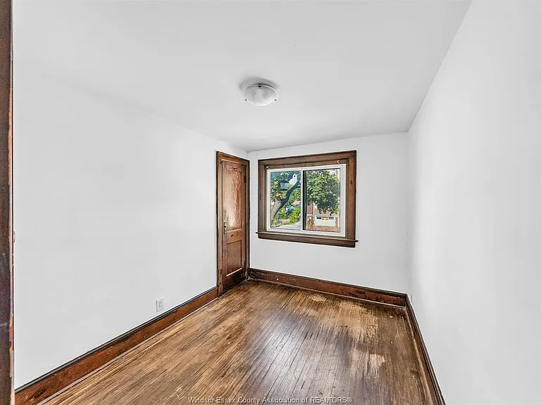 527 McEwan Ave #UPPER — Photo 3