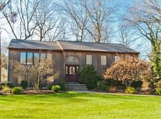 5 Sparrow Dr, Livingston, NJ 07039