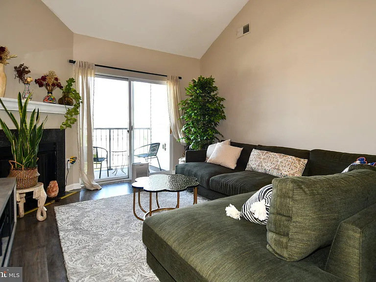 5121 Travis Edward Way #J — Photo 5