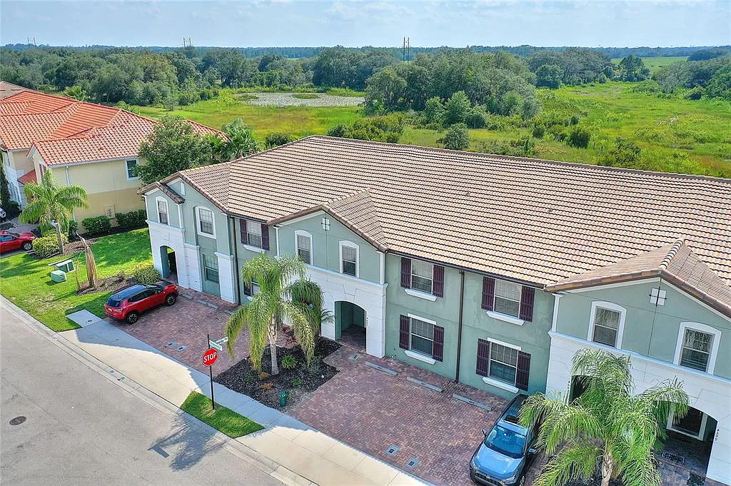 5 bed, 4.5 bath, 2265 sqft, $3,900 — Photo 1