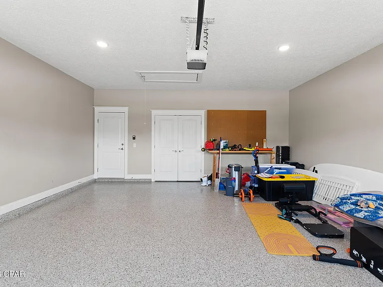5206 Robins Ct — Photo 36