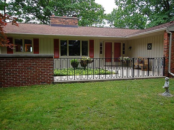 2nd image of 452 Lake Dr