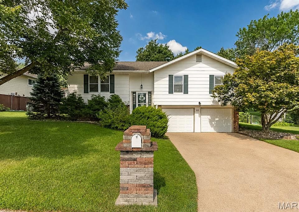 1st image of 12 Spring Wood Dr
