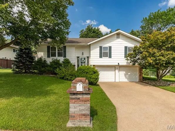 12 Spring Wood Dr, Saint Peters, MO 63376