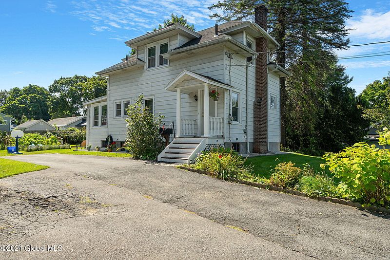 4th image of 79 Hillcrest Avenue