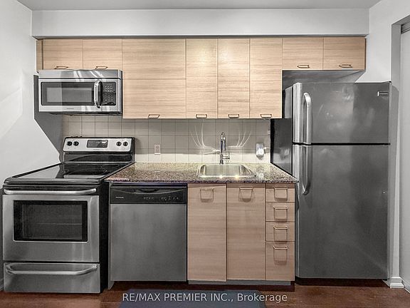 4th image of 20 Joe Shuster Way #811