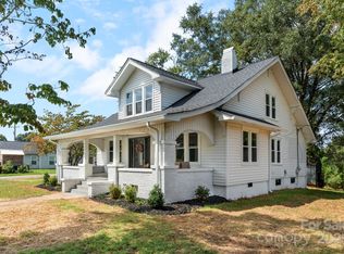 1590 S Center St, Hickory, NC 28602