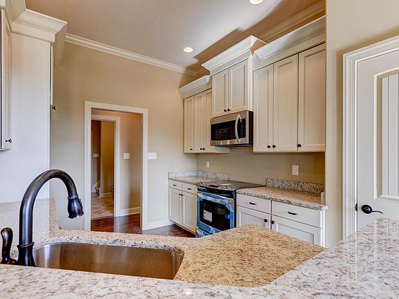 5th image of 544 Fieldstone Dr Lot 43