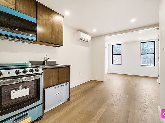 3rd image of 738 E 6th St #3