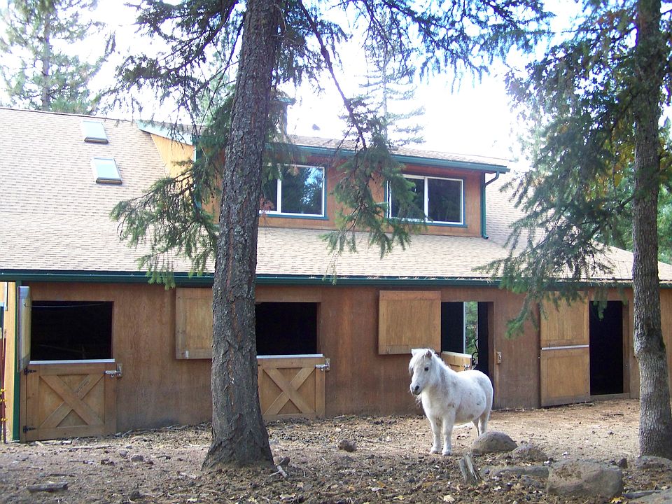 8 stall horse barn with unfinished living area above