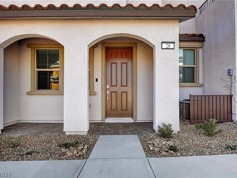 28 Lomita Heights Dr — Photo 5