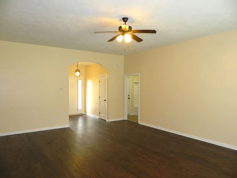 498 Sebastian Dr — Photo 1
