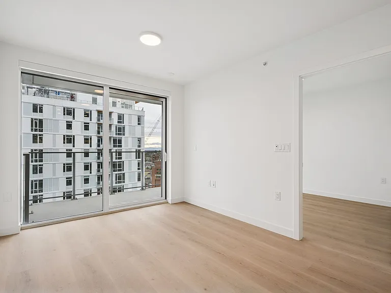 5670 Cambie St — Photo 70