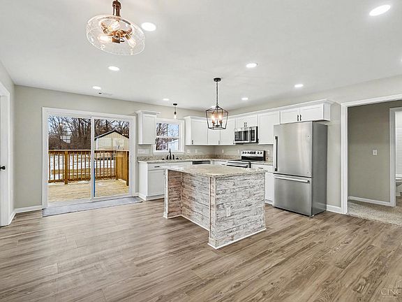 4th image of 401 Elmwood Ct